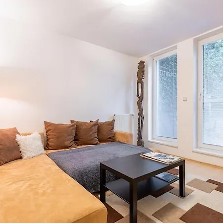 Апартаменты Slovakia Bratislava's Regal Hideaway