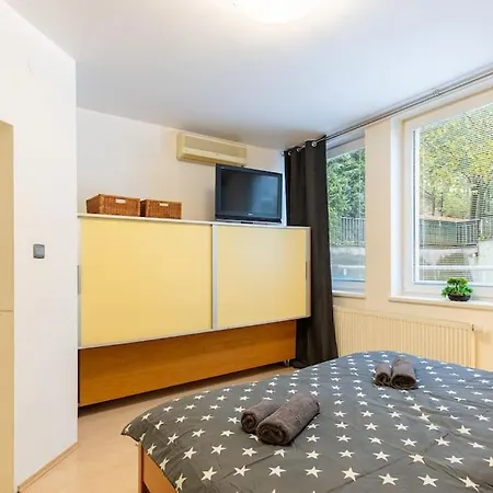 公寓 Slovakia Bratislava's Regal Hideaway
