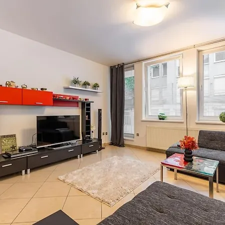 Slovakia Bratislava's Regal Hideaway 公寓 *